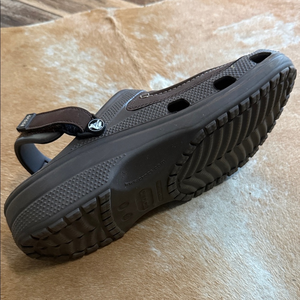 CROCS Men's Dark Brown Slip-On Clog Sandals with Heel Strap - Picture 3 of 4